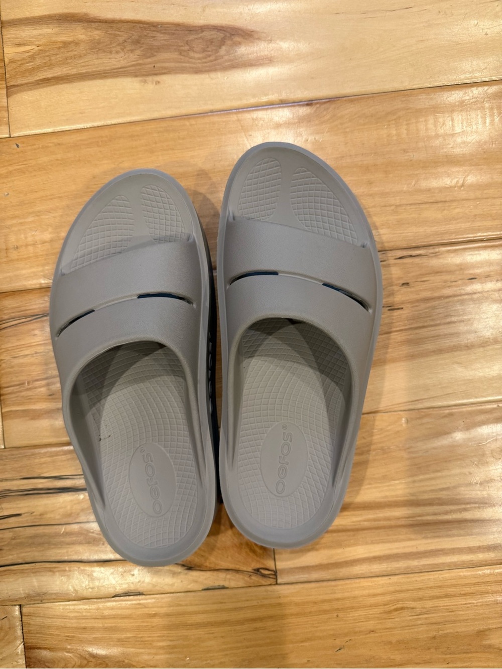 Oofos Classic Slide Sandals in Light Gray